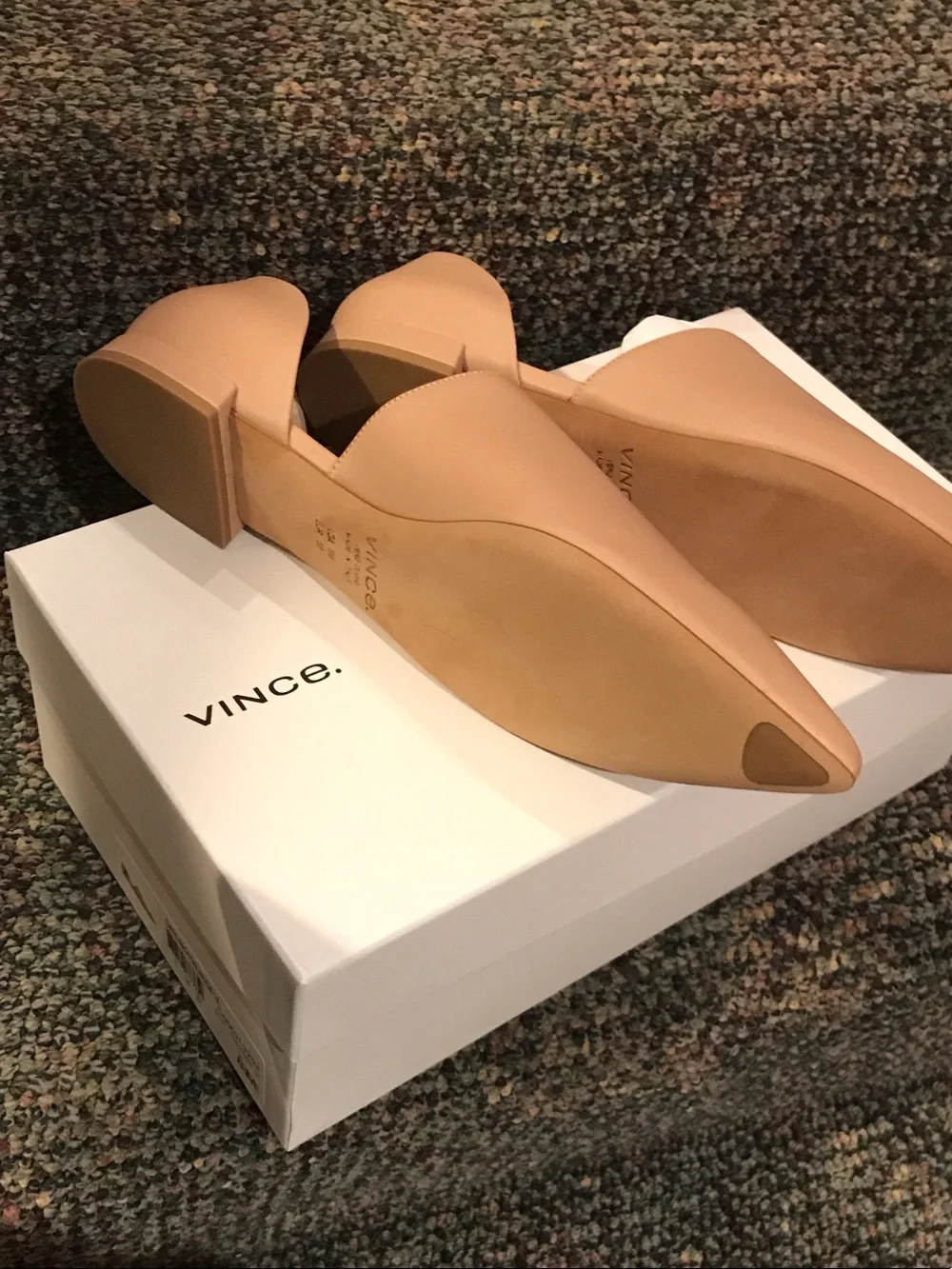 Vince Darlington nude flats size 8M new in box